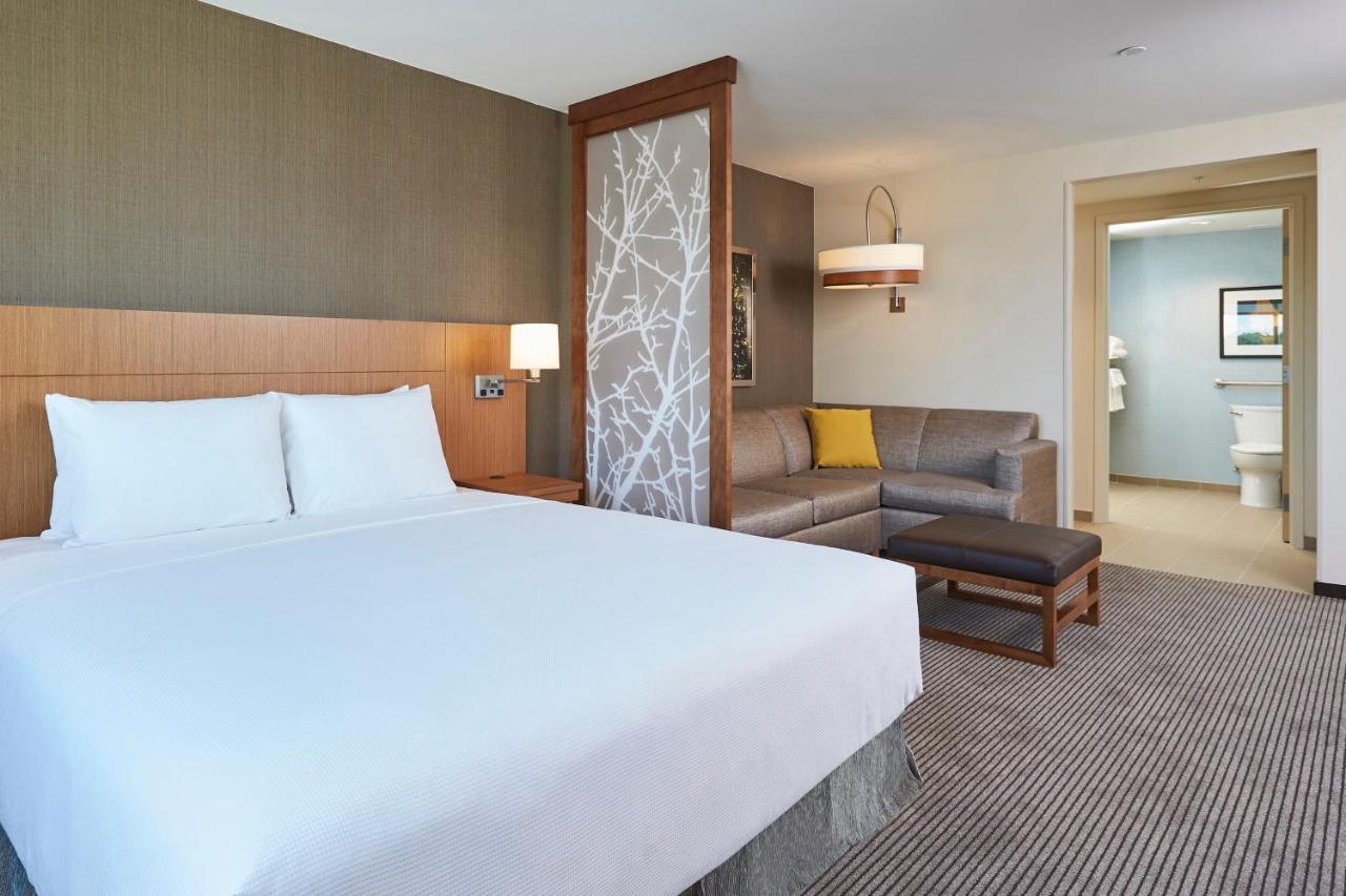 Hyatt Place Toronto/Mississauga Centre Exterior photo