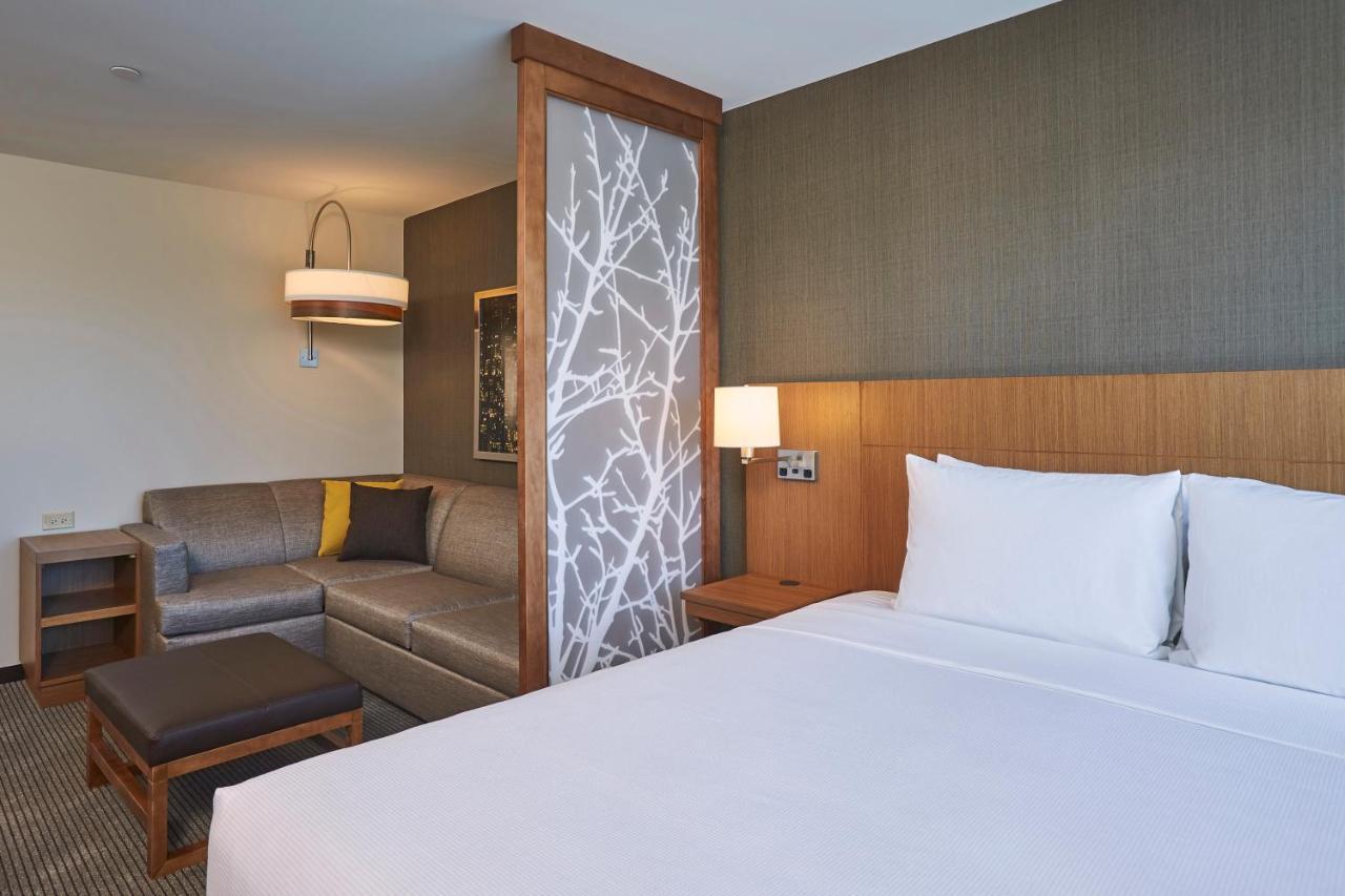 Hyatt Place Toronto/Mississauga Centre Exterior photo