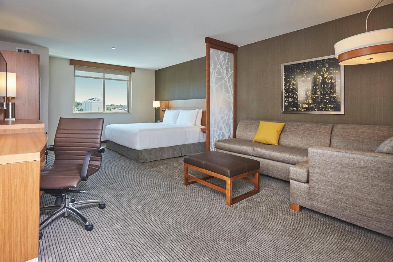 Hyatt Place Toronto/Mississauga Centre Exterior photo